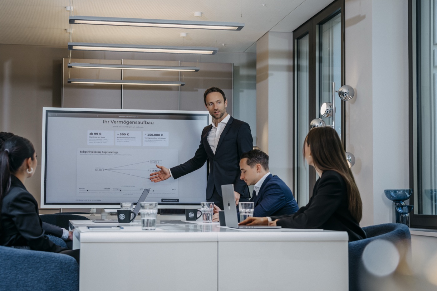 Beratungsgespräch im NeoCore Büro
