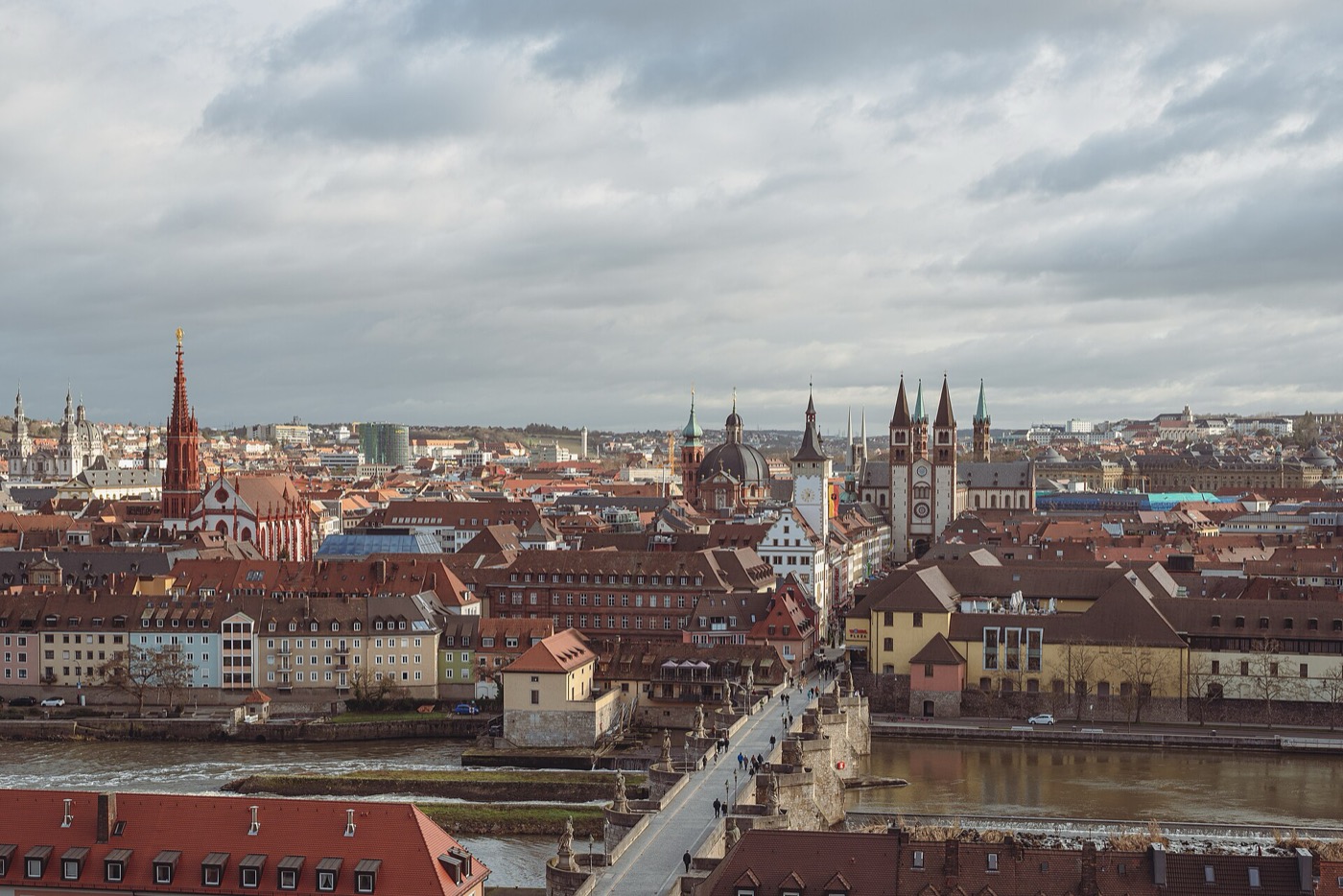 Würzburg mit Alter Mainbrücke und Festung Marienberg